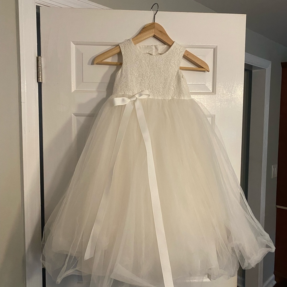 David's Bridal Flowergirl Dress